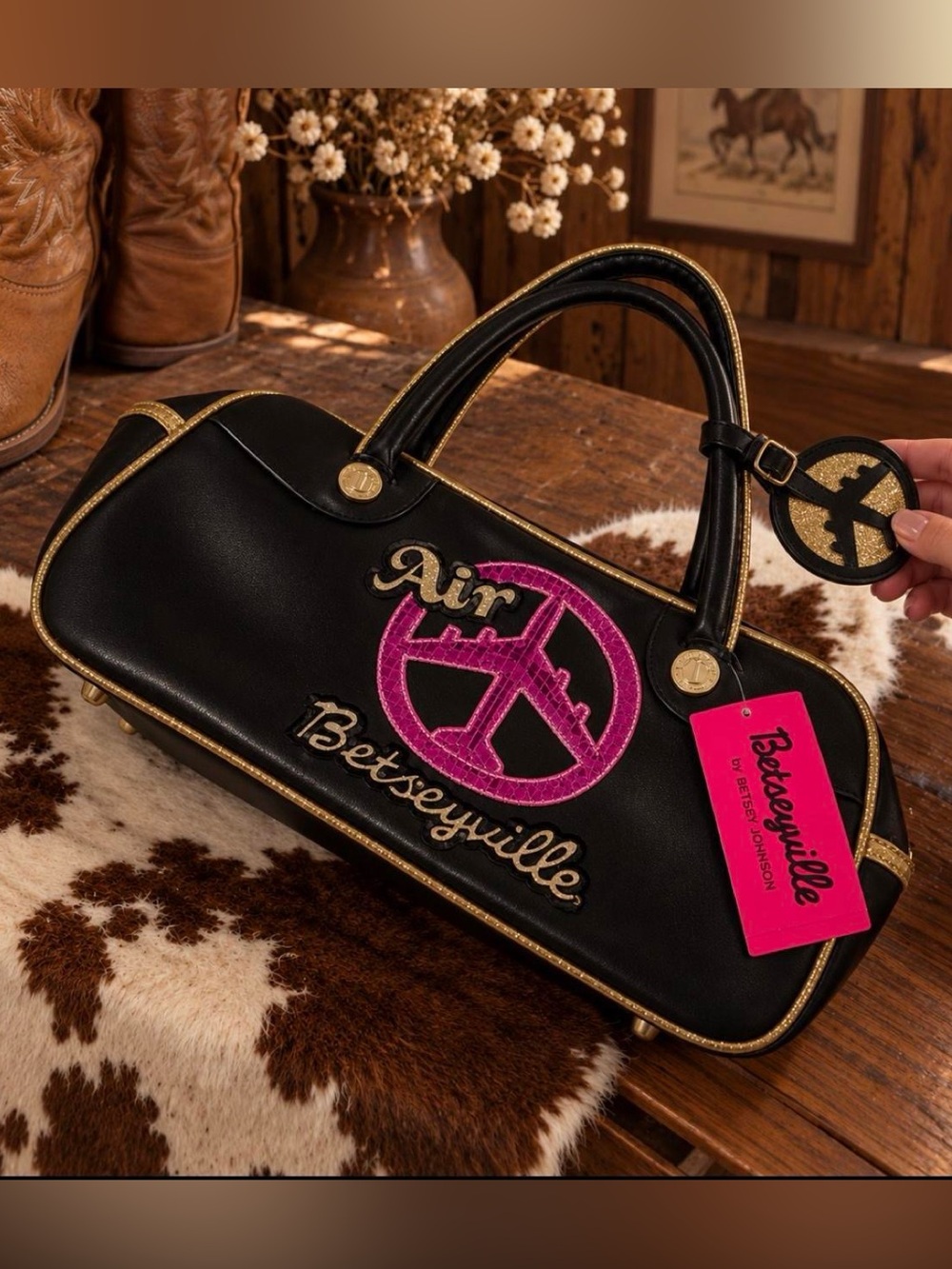 BNWT Betsey Johnson Betseyville bag 💋